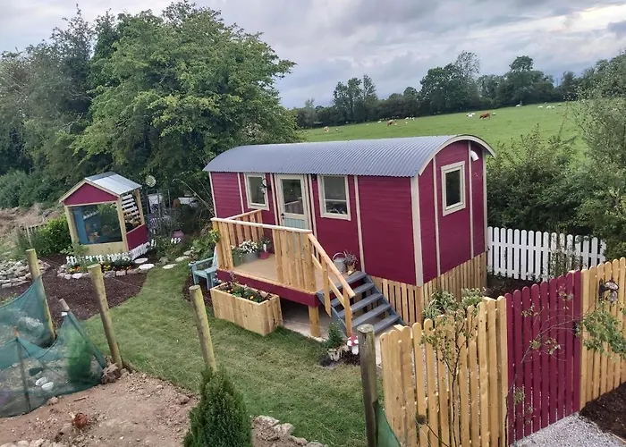 The Feathers Shepherds Hut Ath Eascrach photo