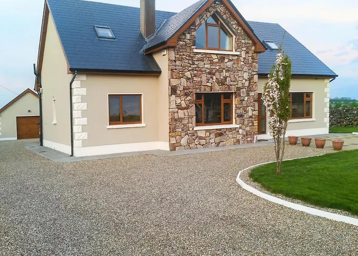 A Country View Cottage Mirah photo